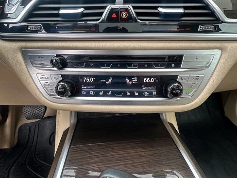 Used 2016 BMW 750i xDrive image 33