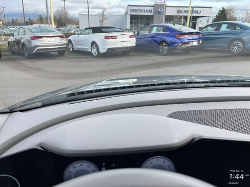 Used 2025 Hyundai Elantra SEL image 33