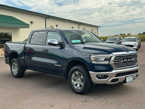 Used 2023 RAM 1500 Laramie AWD/4WD image 7