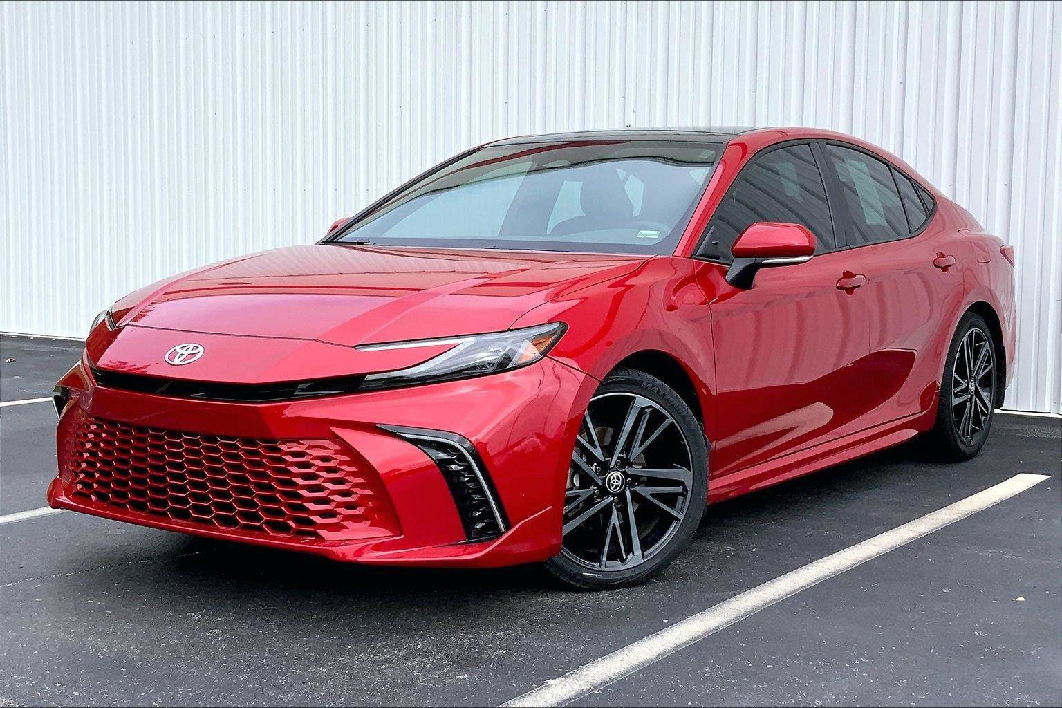 Used 2025 Toyota Camry XSE AWD/4WD image 1