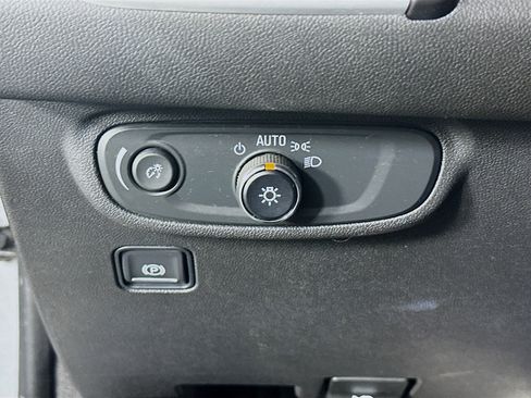 Used 2022 GMC Terrain SLE w/ Elevation Edition image 16