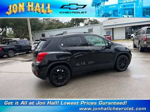 Used 2020 Chevrolet Trax LT w/ LT Convenience Package FWD image 11