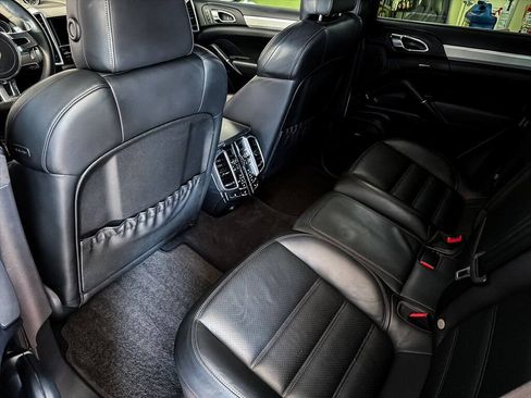 Used 2013 Porsche Cayenne Turbo w/ Premium Pkg Plus AWD/4WD image 20