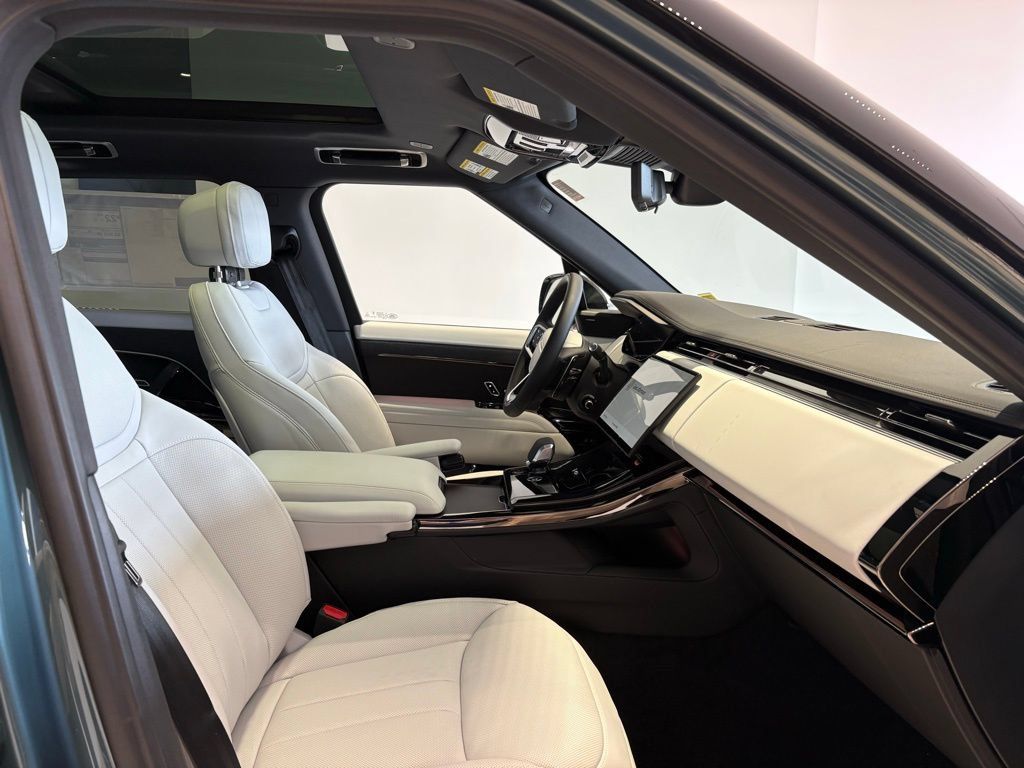 New 2026 Land Rover Range Rover Sport SE AWD/4WD image 15