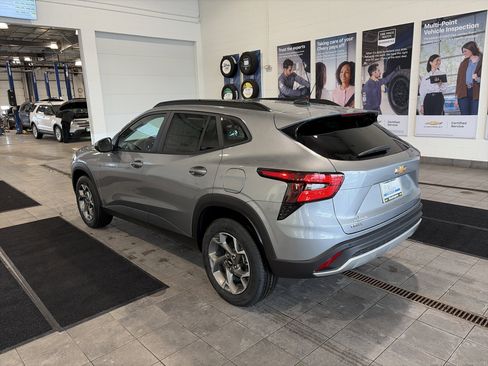 New 2026 Chevrolet Trax LT w/ Sunroof Package image 6