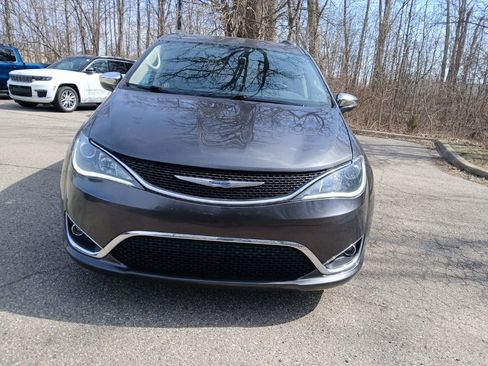 Certified 2018 Chrysler Pacifica Limited w/ Tire & Wheel Group image 2