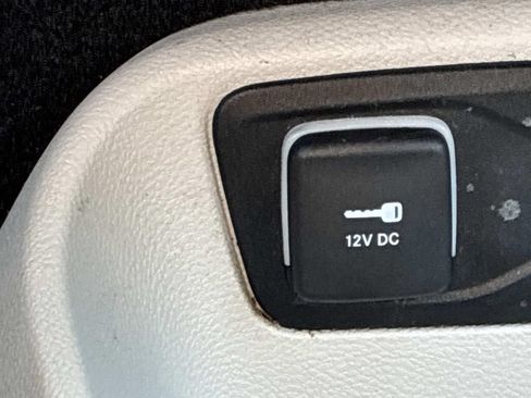 Used 2023 Chrysler Voyager LX FWD image 33