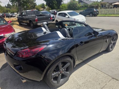 Used 2006 Pontiac Solstice Convertible w/ Premium Package RWD image 12