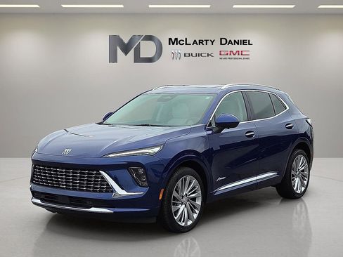 Certified 2024 Buick Envision Avenir image 2
