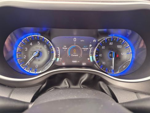 Used 2022 Chrysler Pacifica Touring-L image 33