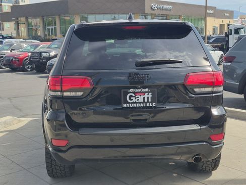 Used 2019 Jeep Grand Cherokee Altitude AWD/4WD image 5