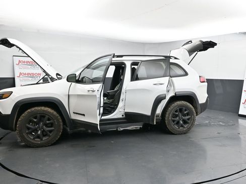 Used 2019 Jeep Cherokee Latitude image 28