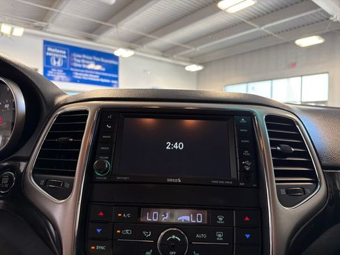 Used 2013 Jeep Grand Cherokee Laredo AWD/4WD image 12