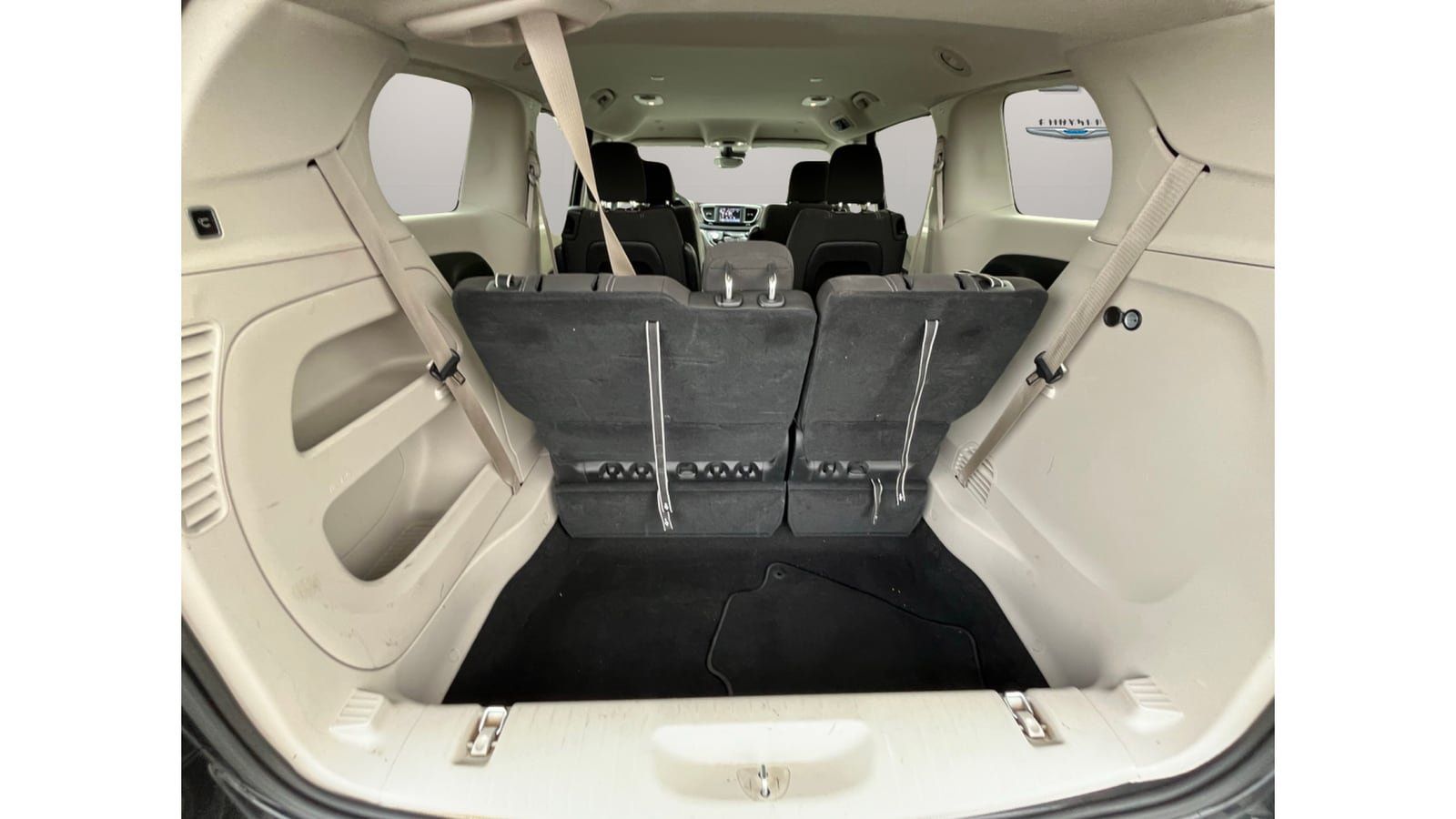 Used 2023 Chrysler Voyager LX FWD image 32