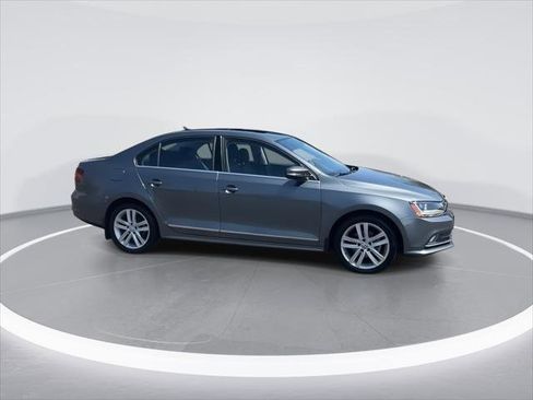 Used 2017 Volkswagen Jetta SEL FWD image 9