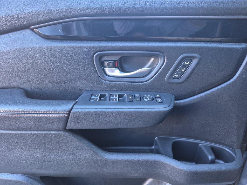 Used 2025 Honda Pilot TrailSport image 6