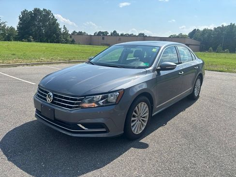 Used 2017 Volkswagen Passat 1.8T SE FWD image 3