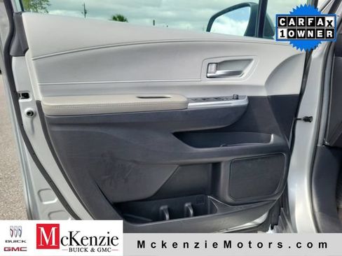 Used 2025 Toyota Sienna XLE FWD image 9