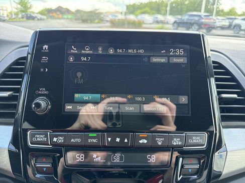 Used 2018 Honda Odyssey Touring image 17