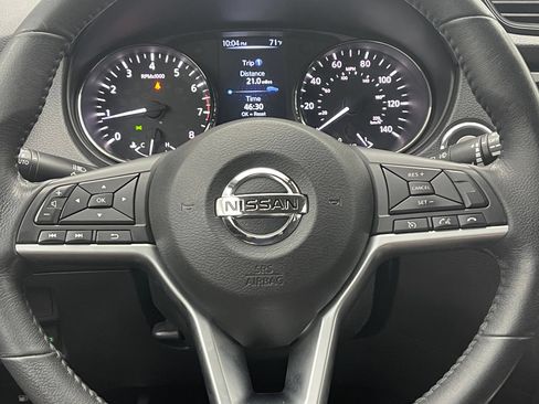 Used 2017 Nissan Rogue SV AWD/4WD image 19