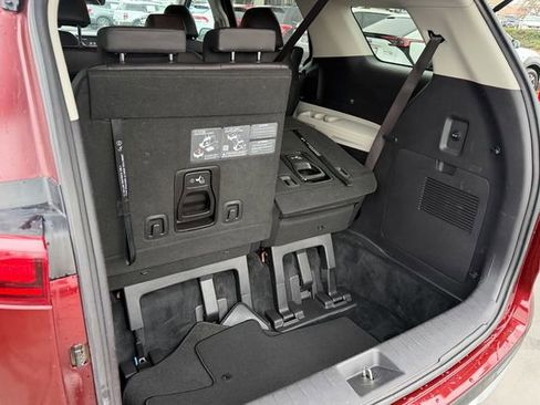 Used 2024 Kia Carnival LX image 28