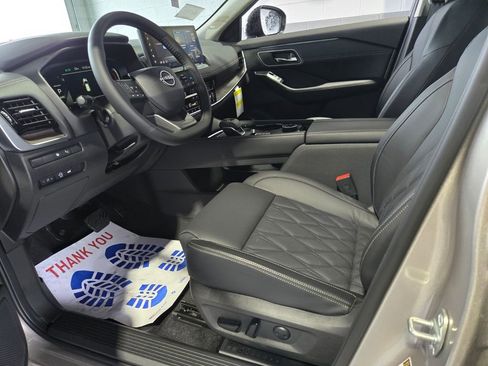 New 2026 Nissan Rogue Platinum image 4