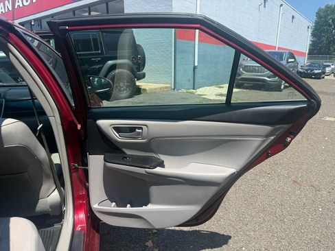 Used 2016 Toyota Camry XLE FWD image 12