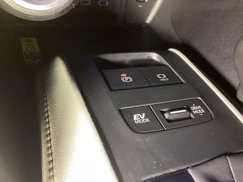 Certified 2023 Toyota Venza LE image 20