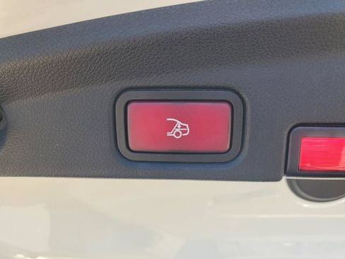Used 2018 Mercedes-Benz E 400 4MATIC Cabriolet image 30