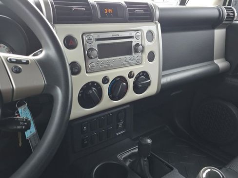 Used 2014 Toyota FJ Cruiser 4WD w/ Convenience Package image 29