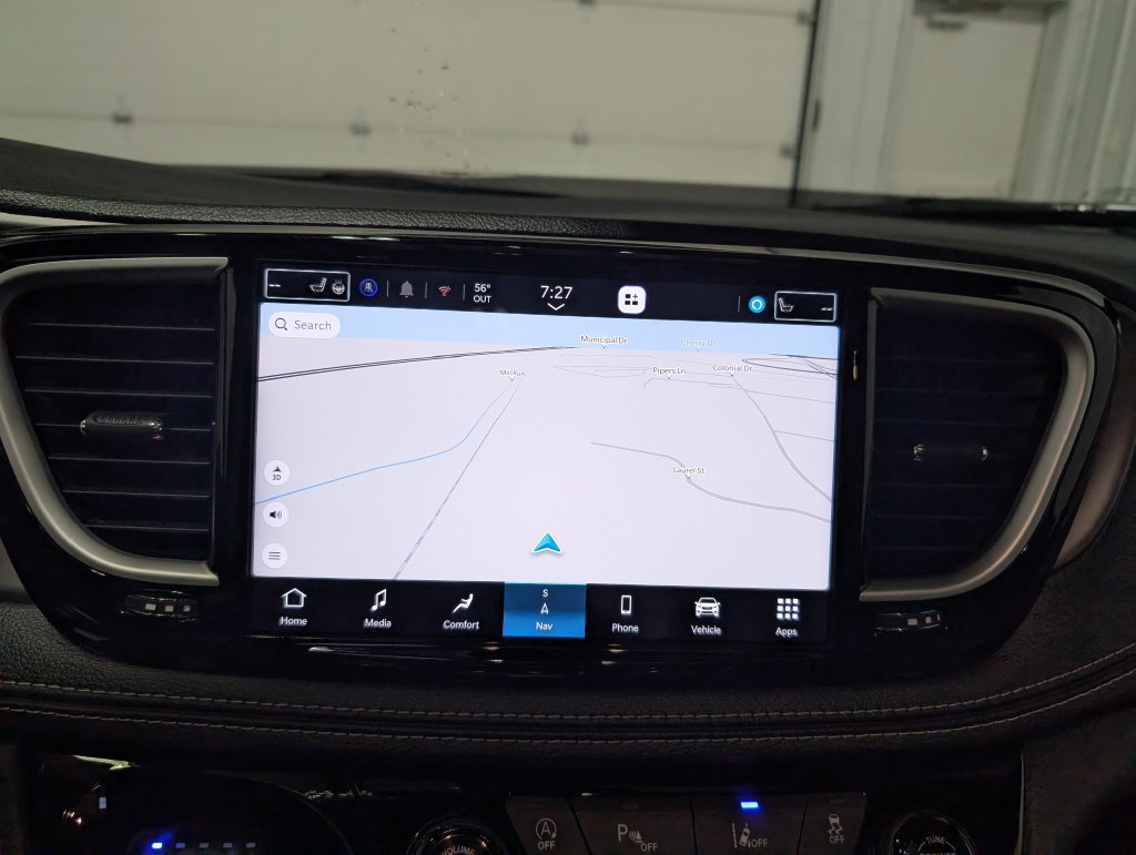 Used 2027 Chrysler Pacifica Limited FWD image 22