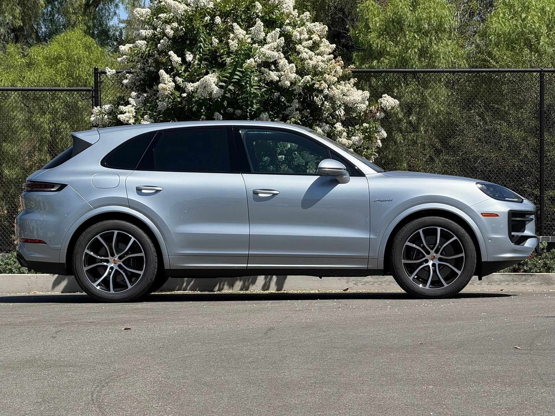 Certified 2026 Porsche Cayenne E-Hybrid AWD/4WD image 8