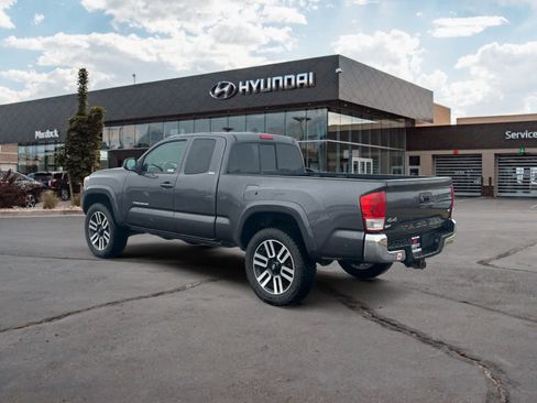 Used 2019 Toyota Tacoma SR5 image 3