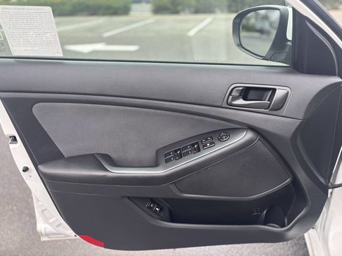 Used 2015 Kia Optima LX FWD image 9