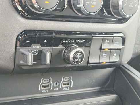 Used 2025 RAM 1500 Big Horn AWD/4WD image 33