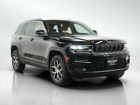 Used 2023 Jeep Grand Cherokee Limited w/ Trailer Tow Prep Group (B) AWD/4WD image 7