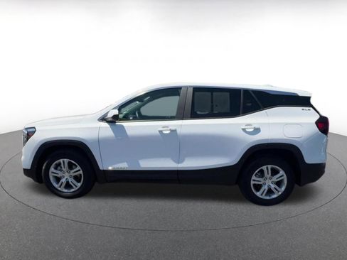 Used 2024 GMC Terrain SLE FWD image 9