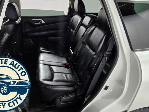 Used 2018 Nissan Pathfinder SL image 26