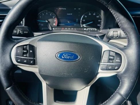 Used 2023 Ford Explorer XLT w/ Equipment Group 202A image 10