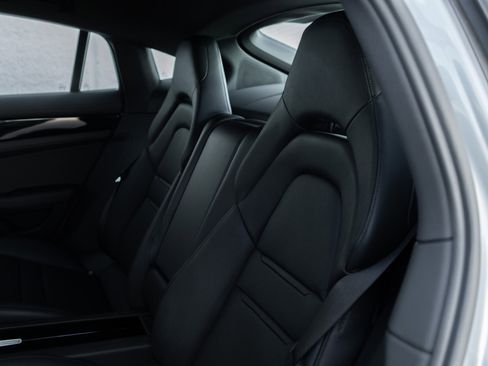 Used 2018 Porsche Panamera 4S image 28