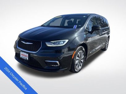 Used 2024 Chrysler Pacifica Limited