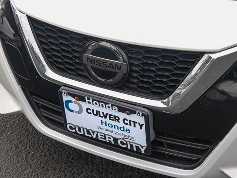 Used 2021 Nissan Versa SV FWD image 6