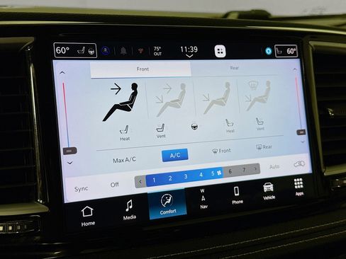 Used 2023 Chrysler Pacifica Limited FWD image 19