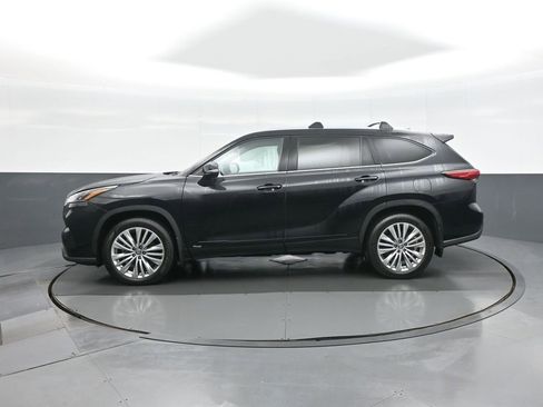 Used 2023 Toyota Highlander Platinum image 4