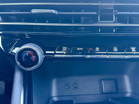 New 2026 Chevrolet Traverse Z71 w/ LPO, Floor Liner Package image 35