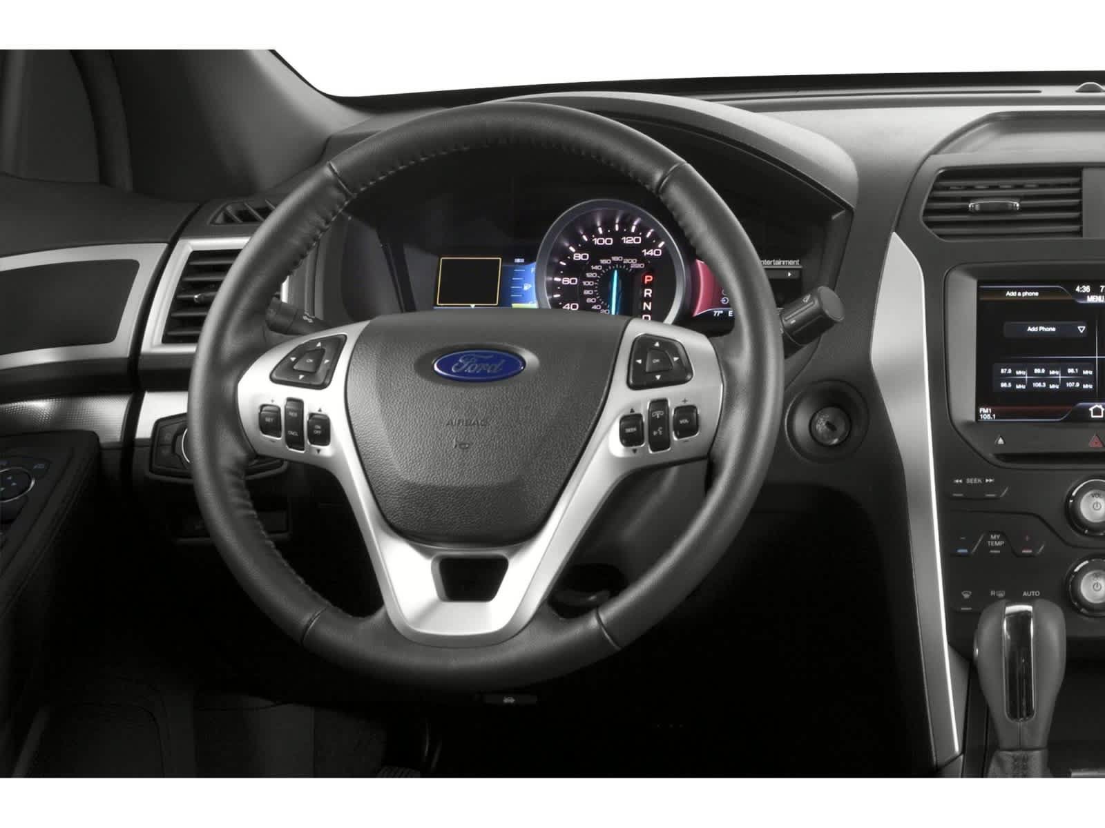 Used 2015 Ford Explorer XLT w/ Equipment Group 202B FWD image 4