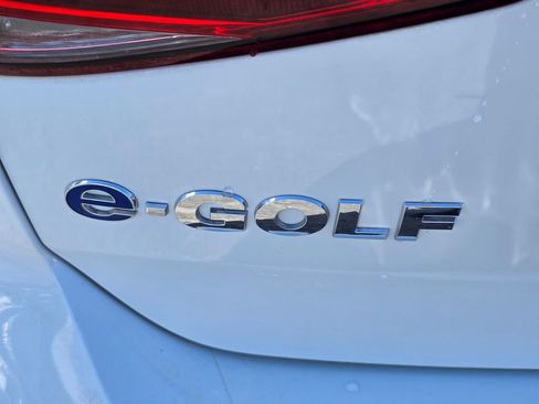 Used 2016 Volkswagen e-Golf SE w/ DC Fast Charging Package image 14