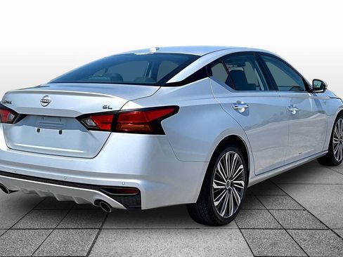 Used 2023 Nissan Altima 2.5 SL FWD image 11