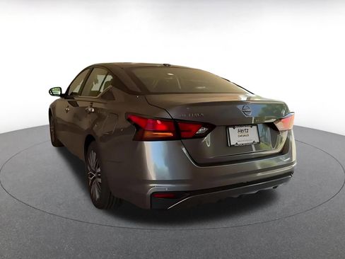 Used 2025 Nissan Altima 2.5 SV FWD image 10
