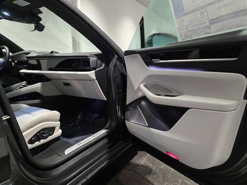 New 2025 Porsche Macan 4S Electric image 12